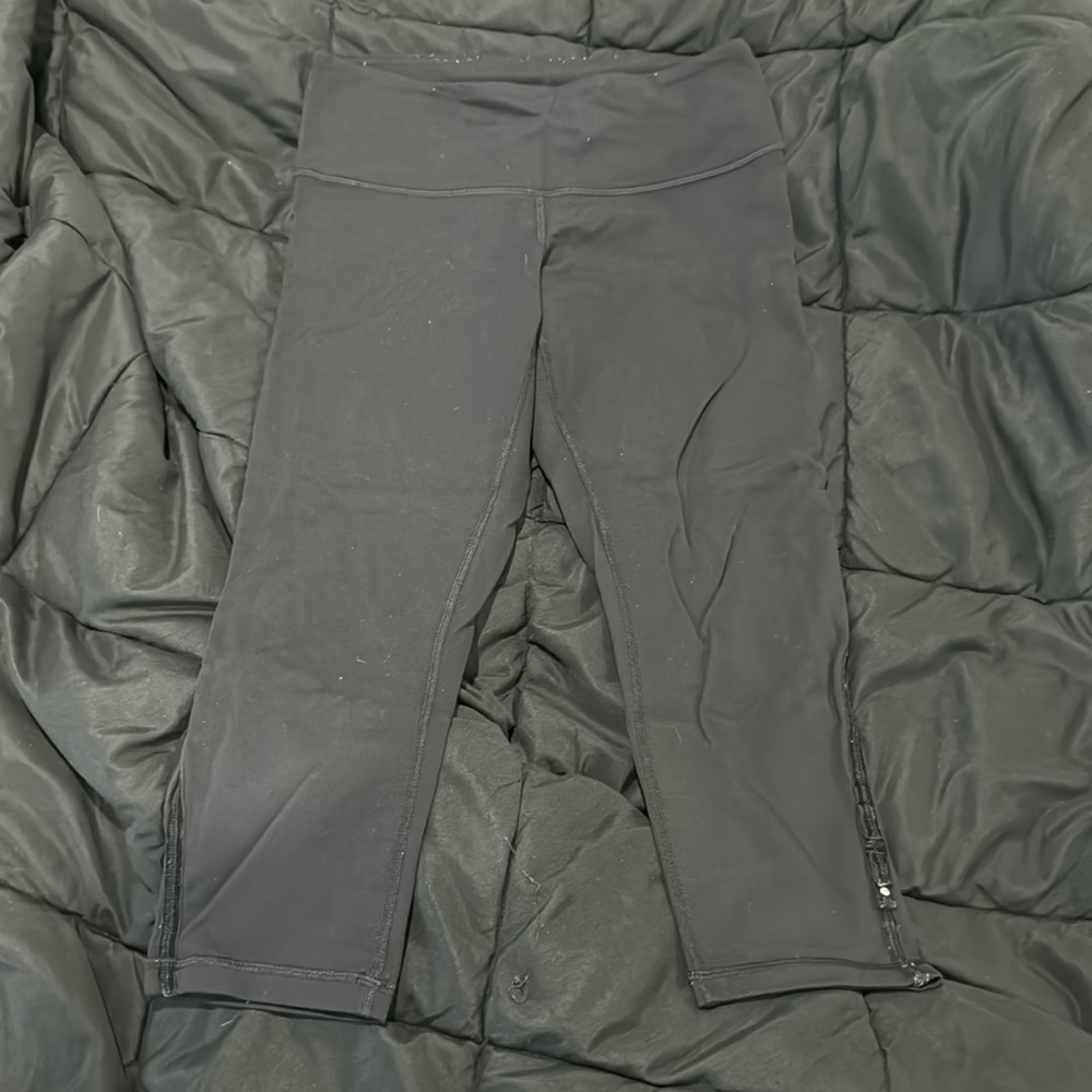 Black lululemon leggings